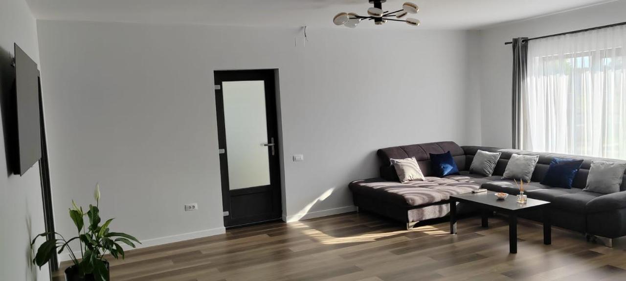 Casira Guesthouse Sînmartin المظهر الخارجي الصورة